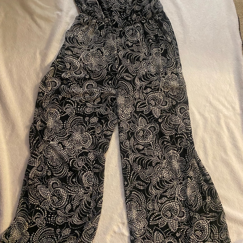 Black and White Sleeveless Jumpsuit.  NWOT - Picture 2 of 5